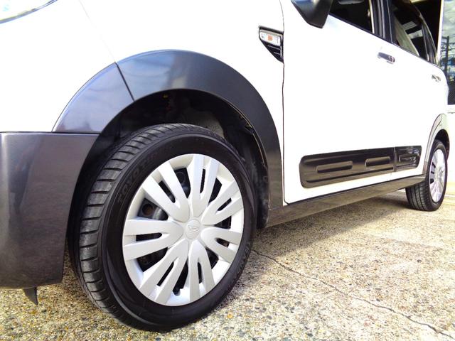 狭い展示場で良くお車を見ずに購入した後でステップがベッコリ凹んでいたなんてそんな経験ある方もお見えかと思いますがご覧の様にキレイな状態です！百聞は一見に如かず！ご来店のうえ再度ご確認ください！