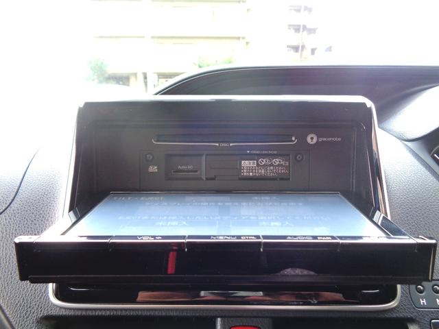 ＣＤ・ＤＶＤはどこから入れるの？ご覧の様にモニターをスライドすると挿入口がございます！弊社では不必要な保証、不必要なオプション強要、不必要なローンでのお支払い誘導等一切ございません！安心してご覧下さい