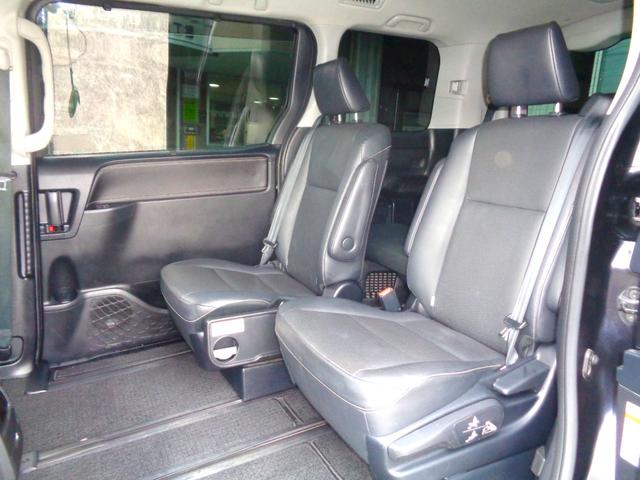 こんなこともできてしまう、７人乗りだけのシートアレンジ！最大８１０ｍｍもの超ロングスライドを実現し、ゆっくりくつろげ、多彩に空間を利用できちゃいます！百聞は一見に如かず！是非ご来店のうえご確認下さい！