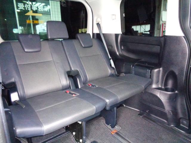 車外から見るよりも車内は広く感じると思います！低床設計になっていますので車内はとってもゆったり快適な空間です！家族でわいわい、友達とわいわい楽しくドライブできると思いますよ！さあいつ？誰と？どこ行く？