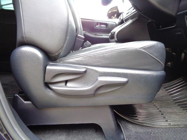 小柄な方は運転席に座ると死角がありボンネットタイプのお車が苦手な方結構お見えですよね？以前は座布団などでかさ上げしてましたがこちらのお車はシートリフターも付いていますお好みの高さまで調整可能ですよ！