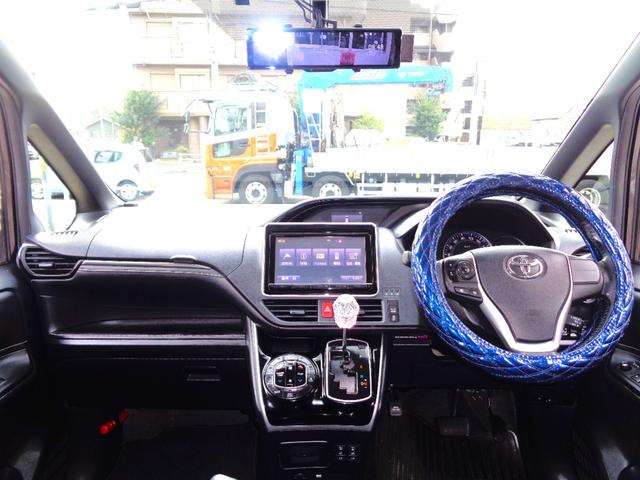 フロントガラスも大きくて死角も少なく視界は良さそうです！３列シート７人乗りエスクァイアです！女性の方でも運転しやすいサイズ感です！百聞は一見に如かず！来店予約のうえご確認下さい！日曜祝日定休日です＞＜