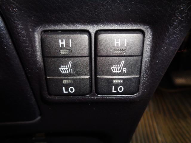 運転席、助手席個々にオンオフできるシートヒーター完備！暑がり、冷え性など個人差があり人それぞれですがそんな不安もなくなりますね！本当にシートヒーターは後から付けることのできない見逃せない装備ですよ！