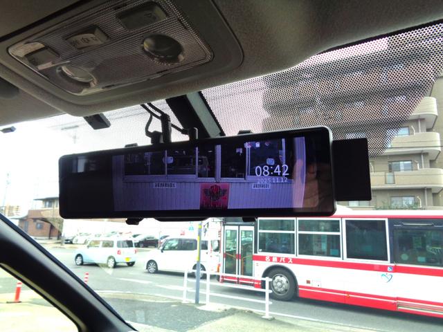 デジタルインナーミラータイプのドライブレコーダーです！画像も非常にクリアで後方のお車でイチャイチャしたり鼻をほじったり熱唱したりしているのも丸見えです（笑）来店予約のうえ是非見に来てください！