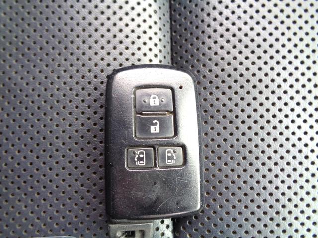 スマートキーはもちろん２本ご用意します！追加でスマートキー作成、キーを紛失してしまったお車のキー作成、セキュリティ登録などお任せ下さい！ご相談のみでも大歓迎！お車に関することは何でもご相談ください！