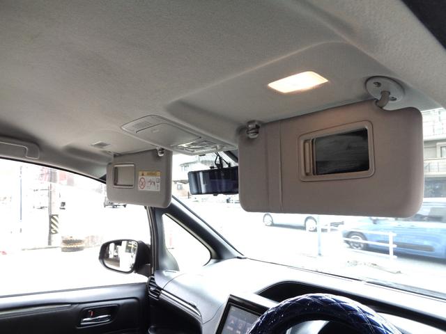 天張り、サンバイザーもご覧の様にヤニなどで変色もしておりません！毎日乗るクルマだからこそ快適な車内にしたいですよね！専属クリーニングスタッフが全車徹底クリーニングをしております！ご安心ください！