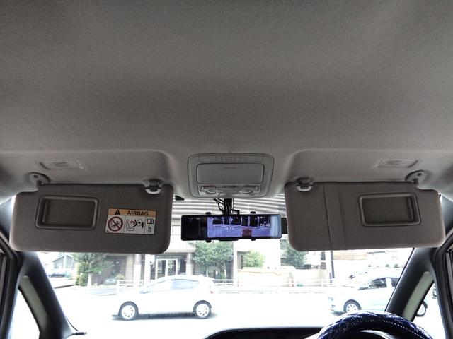 天張り、サンバイザーもご覧の様にヤニなどで変色もしておりません！毎日乗るクルマだからこそ快適な車内にしたいですよね！専属クリーニングスタッフが全車徹底クリーニングをしております！ご安心ください！