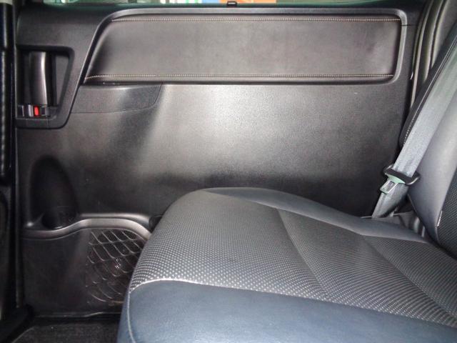 右後ろドアトリムです！全車第三者機関の鑑定士による鑑定済みグー鑑定車となります！お車の細部まで細かくチェックされています！現車確認が困難なお客様でも安心してお車選びができますよね！