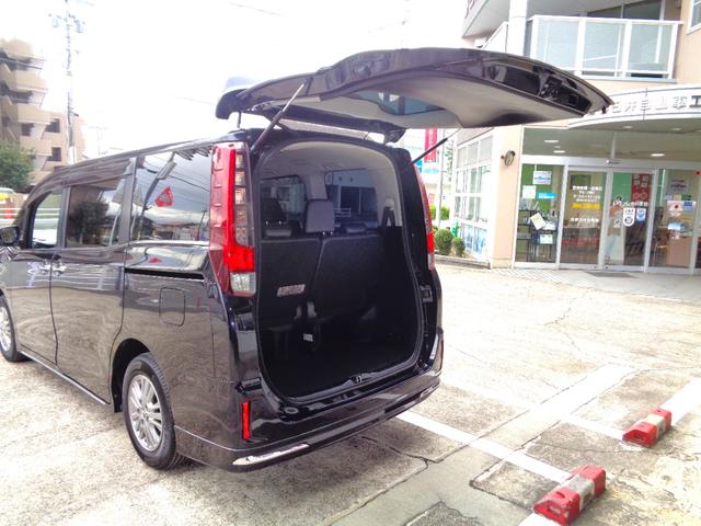 バックドアを開けると広大な荷室が広がります！バックドアが大きくて重いのでは？ご安心ください！女性の方でも安心してお使い頂けます！百聞は一見に如かず！是非ご来店のうえご確認ください！日曜日祝日休みです！