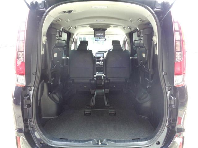 普段は４人以下で使用されることが多いという方は、写真のようにサードシートを収納しておくと荷室スペースが広くなりますよ！この状態ですと荷物も結構載せれると思います！いろいろ工夫してみてくださいね！