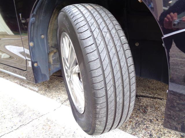 右前タイヤです！全車整備費用込みとなっております！ブッシュ、ブーツ類など劣化してれば交換してお渡しします！これだけでもお得な特典かもしれませんね！自社整備工場完備だからこそできる整備内容ですよね！