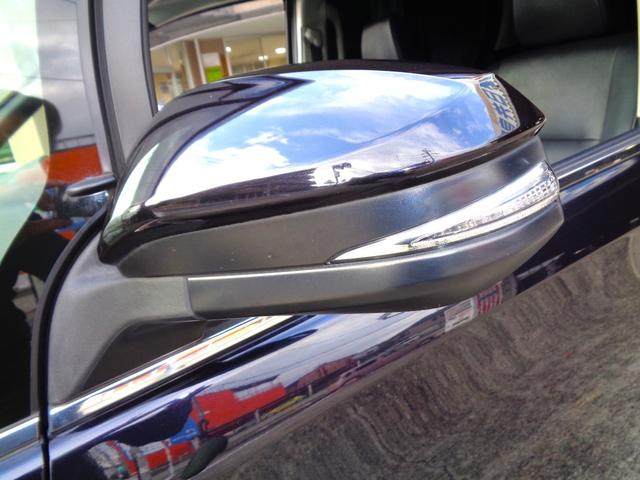 サイドミラーにもウィンカーの機能を付けて安全性を高めているんですね！事故は相手がいる場合が多いです！相手に自分の行きたい方向を示すだけでも事故を軽減出来ますよね！デザイン的にもオシャレな仕様ですよね！