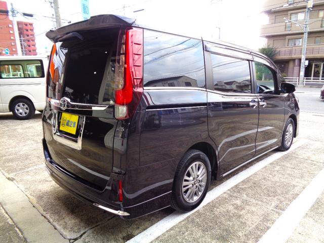 狭い展示場で良くお車を見ずに購入した後でステップがベッコリ凹んでいたなんてそんな経験ある方もお見えかと思いますがご覧の様にキレイな状態です！百聞は一見に如かず！ご来店のうえ再度ご確認ください！