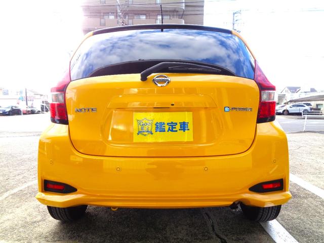 ノート ｅ－パワー　Ｘ　ブラックアロー　ナビＴＶ　ＤＶＤ再生可能　Ｂｌｕｅｔｏｏｔｈ　ＥＴＣ　クルーズコントロール　ＬＥＤヘッド　衝突被害軽減システム　クリアランスソナー　レーンアシスト　プッシュスタート　インテリジェントキー　整備・保証付（3枚目）