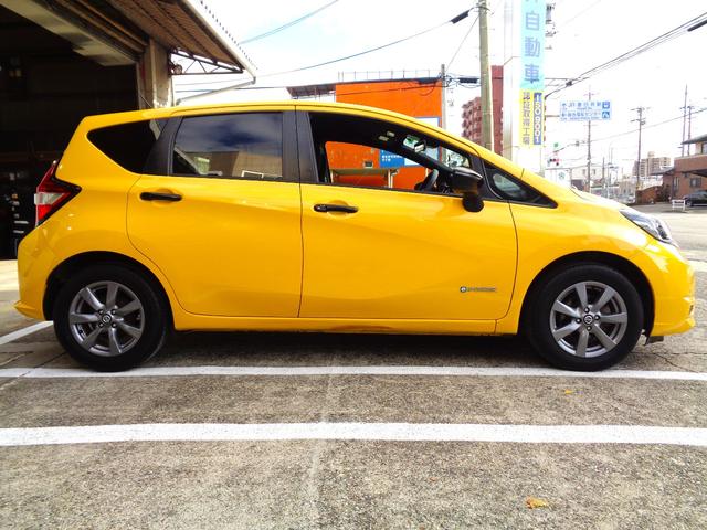 ノート ｅ－パワー　Ｘ　ブラックアロー　ナビＴＶ　ＤＶＤ再生可能　Ｂｌｕｅｔｏｏｔｈ　ＥＴＣ　クルーズコントロール　ＬＥＤヘッド　衝突被害軽減システム　クリアランスソナー　レーンアシスト　プッシュスタート　インテリジェントキー　整備・保証付（4枚目）