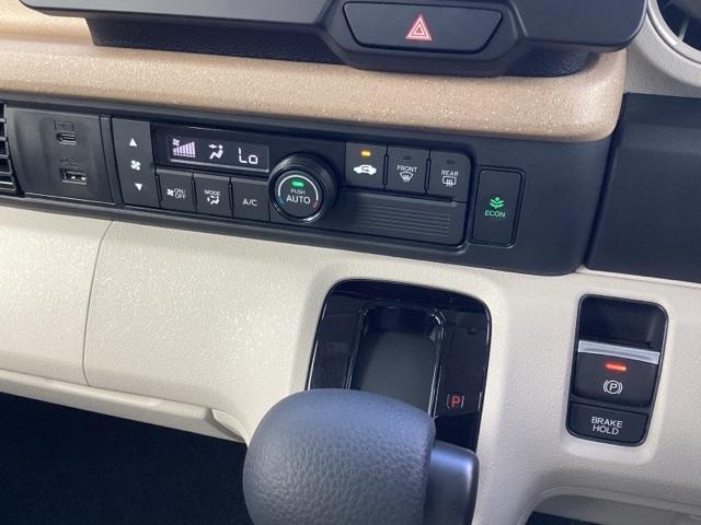 N-BOX ファッションスタイル 元当社レンタカー・純正9インチナビ・CD・DVD・Bluetooth・ETC・ドラレコ前・保証2年間・禁煙車・バックカメラ(15枚目)