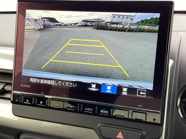 バックカメラも装備しております。車庫入れの苦手なお客様も安心！重宝してくれます！
