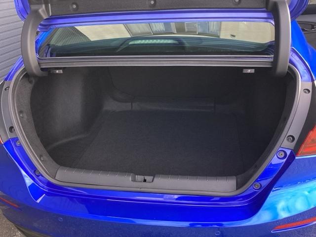深さのあるラゲッジスペースです！！大きさのあるお荷物もそのまま載せて頂く事も可能です！！