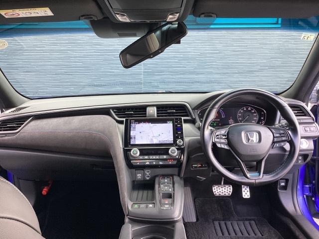 運転席周りです。カップホルダーや小物の収納などは必須ですよね！！使い勝手の良いつくりになっております！！