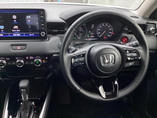ヴェゼル ｅ：ＨＥＶＺ　ｅ：ＨＥＶＺ・当社元試乗車・禁煙車・純正ナビ・ＣＤ・ＴＶ・ＤＶＤ・Ｂｌｕｅｔｏｏｔｈ・ＥＴＣ・シートヒーター・ＬＥＤヘッドライト・バックカメラ（4枚目）