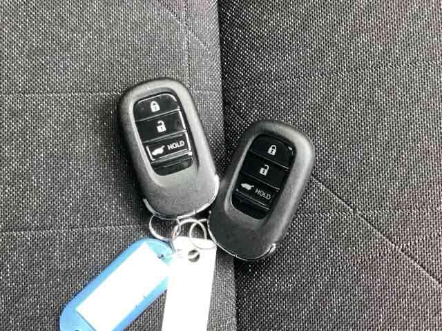 ヴェゼル ｅ：ＨＥＶＺ　ｅ：ＨＥＶＺ・当社元試乗車・禁煙車・純正ナビ・ＣＤ・ＴＶ・ＤＶＤ・Ｂｌｕｅｔｏｏｔｈ・ＥＴＣ・シートヒーター・ＬＥＤヘッドライト・バックカメラ（9枚目）