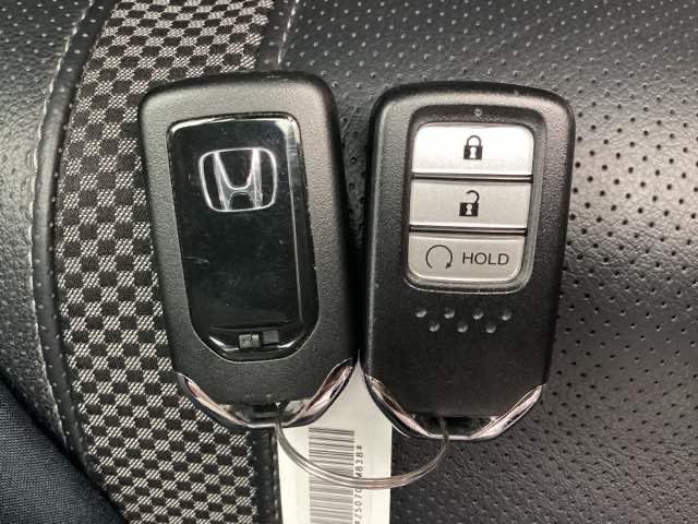 スマートキーです！！今や標準の装備になりつつありますよね！！ドアロック・アンロックも便利です！！