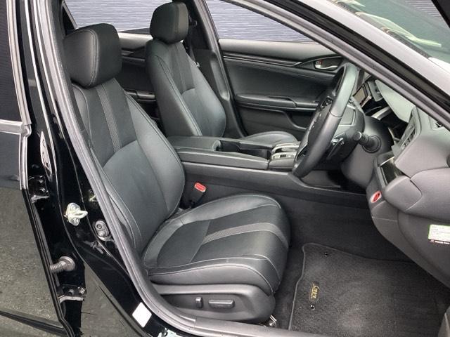 フロントシートです！！セパレートシートなのでお尻をしっかりホールド！！スポーティな運転にも最適です！！