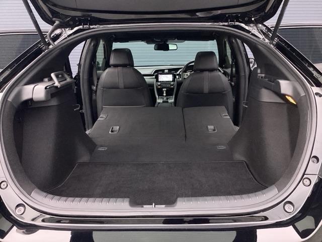 シーンに応じて、ラゲッジスペースを広げたりと様々なシートアレンジが可能です！！