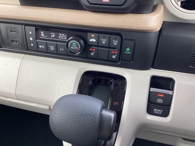 N-BOX ファッションスタイル 当社試乗車 禁煙車 ドラレコ 純正8インチナビ ETC バックカメラ LEDヘッドライト サイドカーテンエアバック クルーズコントロール シートヒーター フルセグTV キーレス スマートキー(10枚目)