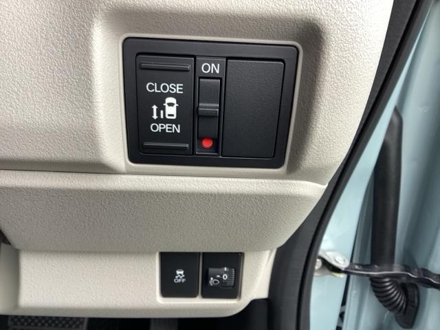 N-BOX ファッションスタイル 当社試乗車 禁煙車 ドラレコ 純正8インチナビ ETC バックカメラ LEDヘッドライト サイドカーテンエアバック クルーズコントロール シートヒーター フルセグTV キーレス スマートキー(12枚目)