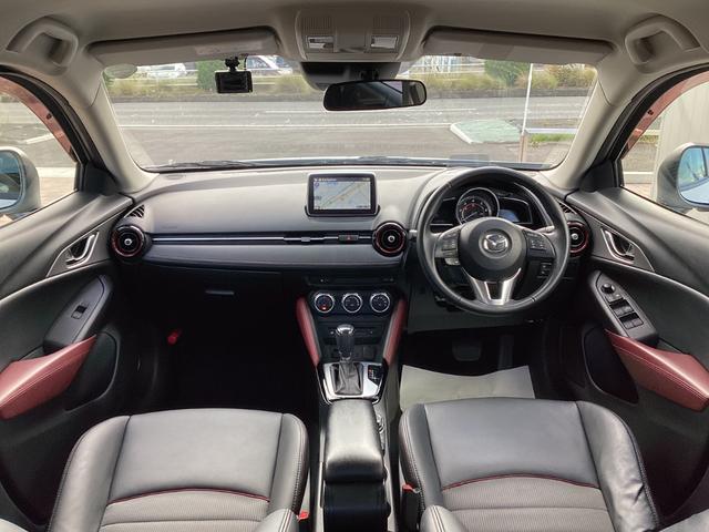 ダッシュボードやステアリング等に目立つ傷や色褪せなども無く、タバコや芳香剤なども匂いもなく綺麗なインテリアです。