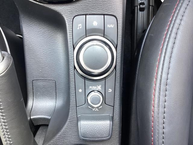 ナビ、オーディオ操作が手元で簡単にできます。