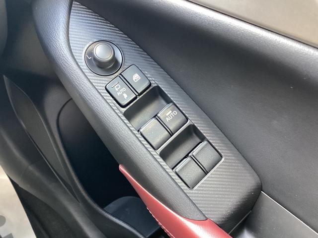 当店は工場併設の販売店ですので、ご納車前の消耗品交換をディーラー基準に合わせた点検作業を行い、安心してカーライフを楽しんで頂けるように努めます。