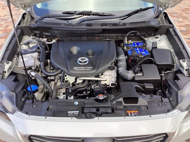 エンジンルームもきれいに清掃しております。