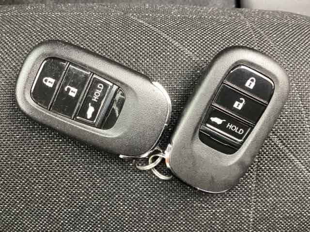 ヴェゼル ｅ：ＨＥＶＺ　ワンオーナー　純正８インチナビ　ドラレコ　ＥＴＣ　バックカメラ　サイドカーテンエアバック　ＬＥＤ　クルーズコントロール　シートヒーター　電動リアゲート　フルセグＴＶ　ＤＶＤ再生　キーレス　スマートキー（19枚目）