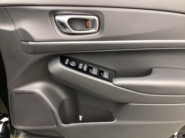 ヴェゼル ｅ：ＨＥＶＺ　ワンオーナー　純正８インチナビ　ドラレコ　ＥＴＣ　バックカメラ　サイドカーテンエアバック　ＬＥＤ　クルーズコントロール　シートヒーター　電動リアゲート　フルセグＴＶ　ＤＶＤ再生　キーレス　スマートキー（29枚目）