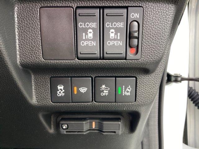 フリードハイブリッド ハイブリッド・Ｇブラックスタイル　ホンダ純正９インチインターナビ　Ｂｌｕｅｔｏｏｔｈ　地デジ　ＤＶＤビデオ　バックカメラ　ＬＥＤヘッドライト　両側電動スライドドア　スマートキー　ドライブレコーダー　ホンダセンシング　アルミホイール（19枚目）