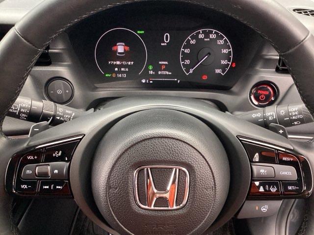 ホンダセンシング搭載で渋滞追従タイプのクルーズコントロールも装備されてますので高速道路の運転の際もラクラクですよ！（＾＾）！