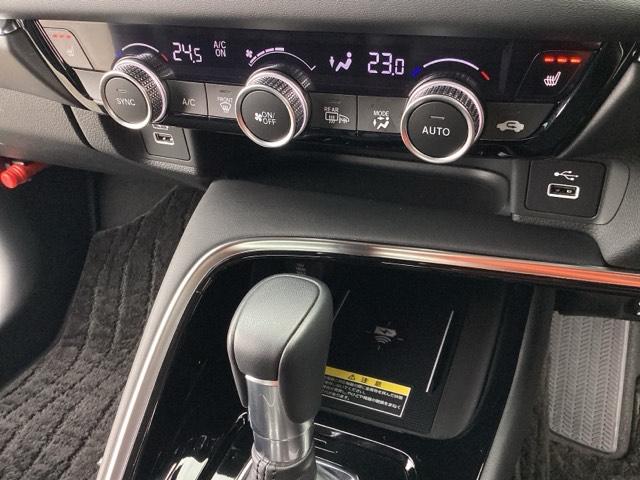 運転席、助手席にシートヒーターを装備（＊＾＿＾＊）寒い日もポカポカ快適ですよ。