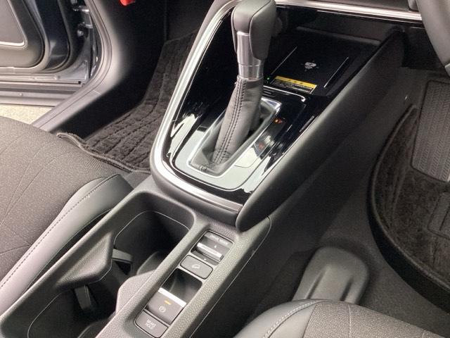 電子パーキングブレーキ搭載でオートブレーキホールドも装備（＾＾）／信号待ちなどで重宝しますよ〜（＊＾＿＾＊）