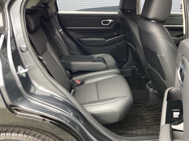 ＳＵＶって２列目が狭いんじゃないかと心配な方にも大満足なＶＥＺＥＬの２列目は足元広々で快適ですよ（＾＾♪