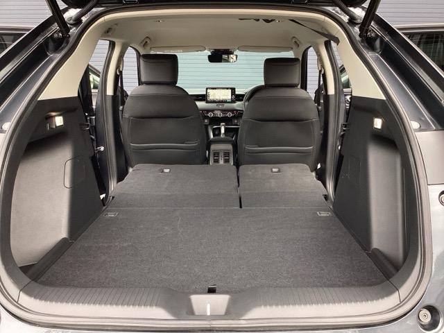 ２列目を倒すと長〜い荷物にもしっかりと対応できますよ（＾＾）／これが出来るのはＶＥＺＥＬならではですね。