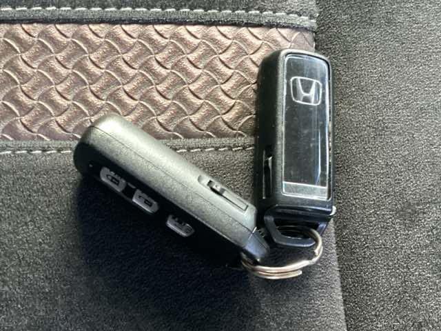 Ｎ－ＢＯＸカスタム Ｇ・Ｌホンダセンシング　１年間　走行距離無制限　保証付　禁煙車　社外７インチナビ　フルセグＴＶ　ＣＤ　Ｂｌｕｅｔｏｏｔｈ　後席モニター　ＥＴＣ装備　前ドライブレコーダー　フロアマット装備　純正アルミホイール（6枚目）