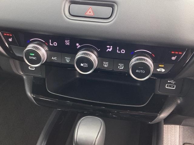 ヴェゼル ｅ：ＨＥＶＺ　２年間　走行距離無制限　保証付　当社デモカー　禁煙車　ワンオーナー　９インチインターナビ　フルセグＴＶ　ＢＴＡ　ＤＶＤ　ＥＴＣ　Ｂカメラ　シートヒーター　電動テールゲート　アルミホイール　ＬＥＤライト（17枚目）