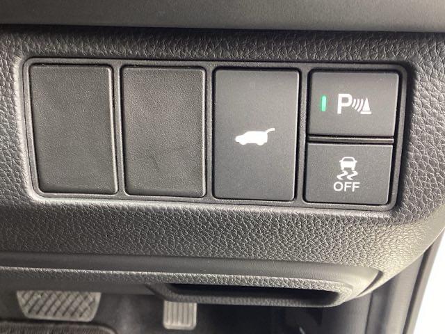 ヴェゼル ｅ：ＨＥＶＺ　２年間　走行距離無制限　保証付　当社デモカー　禁煙車　ワンオーナー　９インチインターナビ　フルセグＴＶ　ＢＴＡ　ＤＶＤ　ＥＴＣ　Ｂカメラ　シートヒーター　電動テールゲート　アルミホイール　ＬＥＤライト（19枚目）