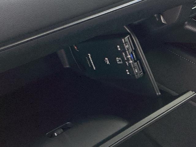 ヴェゼル ｅ：ＨＥＶＺ　２年間　走行距離無制限　保証付　当社デモカー　禁煙車　ワンオーナー　９インチインターナビ　フルセグＴＶ　ＢＴＡ　ＤＶＤ　ＥＴＣ　Ｂカメラ　シートヒーター　電動テールゲート　アルミホイール　ＬＥＤライト（20枚目）