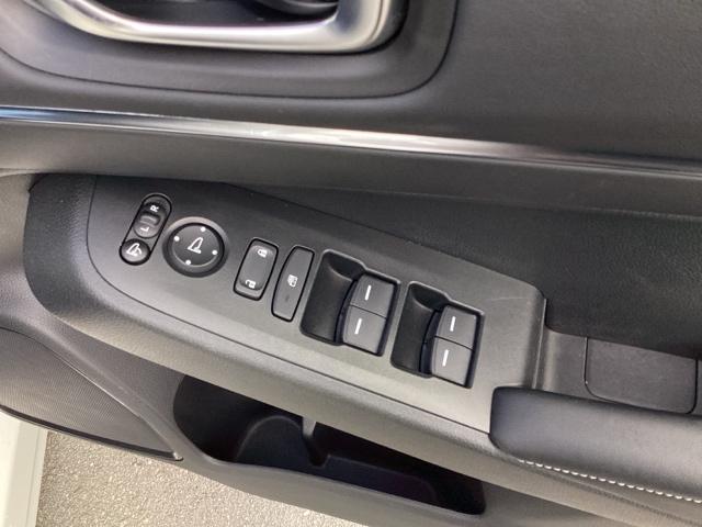 ヴェゼル ｅ：ＨＥＶＺ　２年間　走行距離無制限　保証付　当社デモカー　禁煙車　ワンオーナー　９インチインターナビ　フルセグＴＶ　ＢＴＡ　ＤＶＤ　ＥＴＣ　Ｂカメラ　シートヒーター　電動テールゲート　アルミホイール　ＬＥＤライト（22枚目）