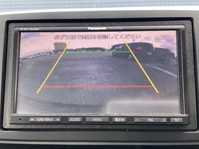 バックカメラも装備しております。車庫入れの苦手なお客様も安心！重宝してくれます！