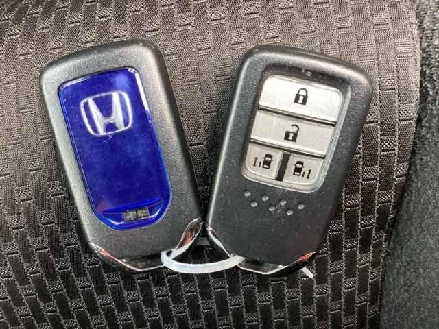 便利なスマートキー２個付きです。