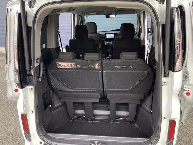 ステップワゴンはフル乗車時でも荷物を置いていただけるトランクスペースがしっかりありますので大変便利ですよ（＾＾）／